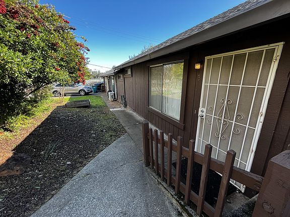 3rd image of 1801 Parallel St