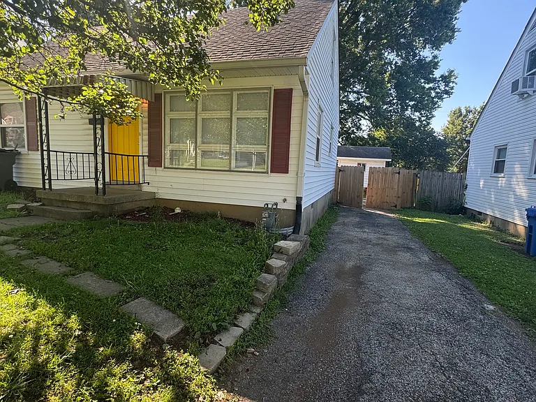 818 Carneal Rd — Photo 16