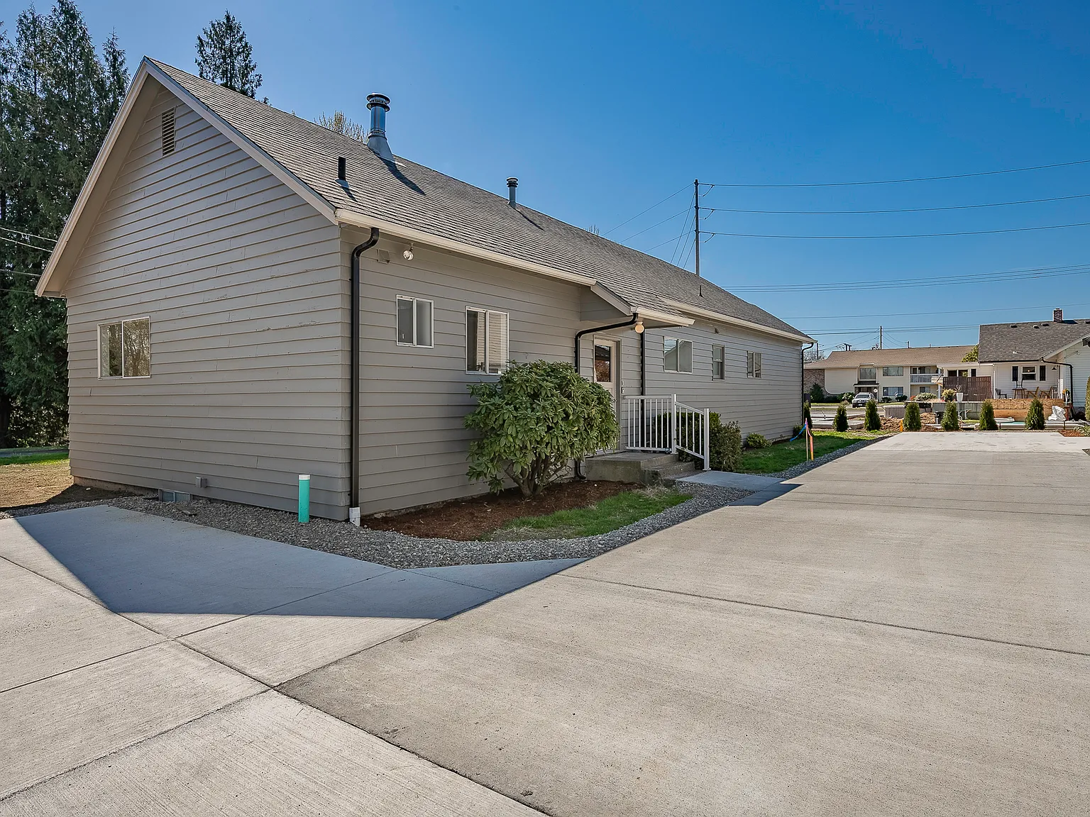 215 E Front St — Photo 4
