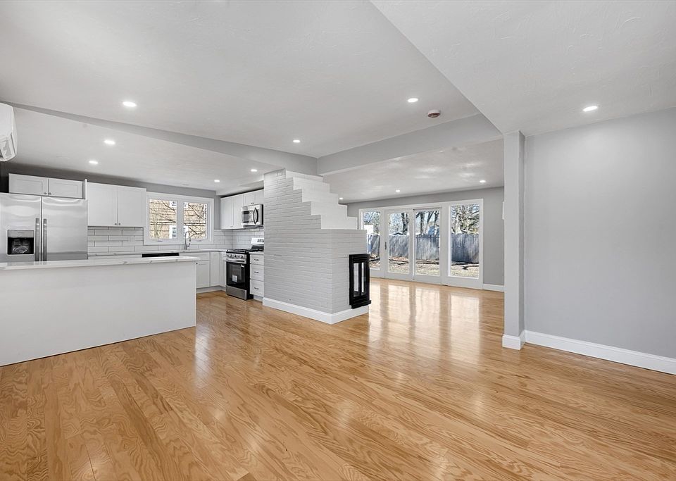 1st image of 109 Hastings St