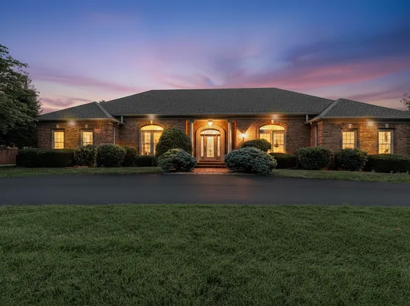 1808 Ashwood Ct, Bowling Green, KY 42103