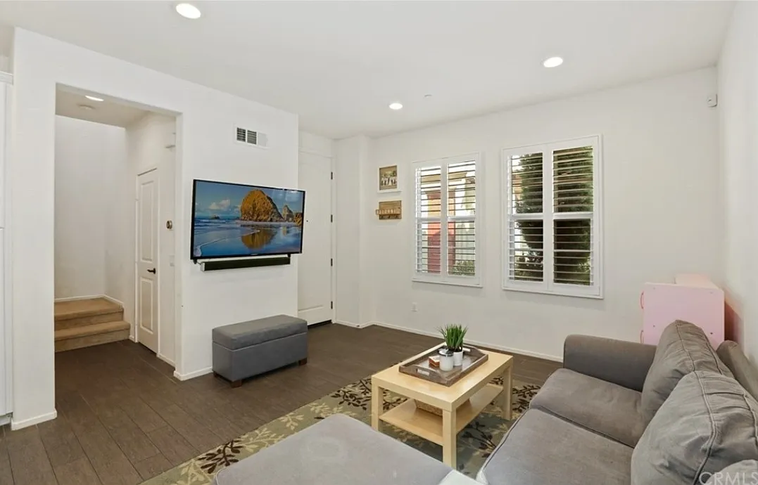 3 bed, 1450 sqft, $3,800 — Photo 3