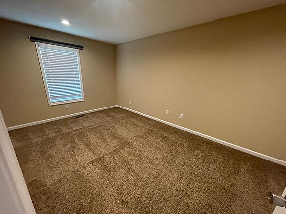 4th image of 1720 Skyline Dr #106