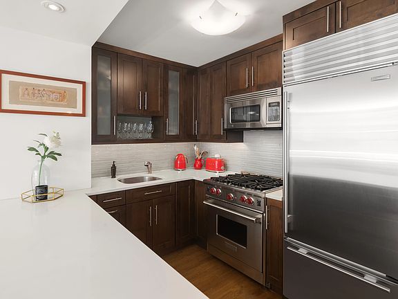 2nd image of 200 W 79th St APT 3J
