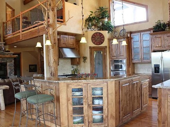 Kitchen w/Island