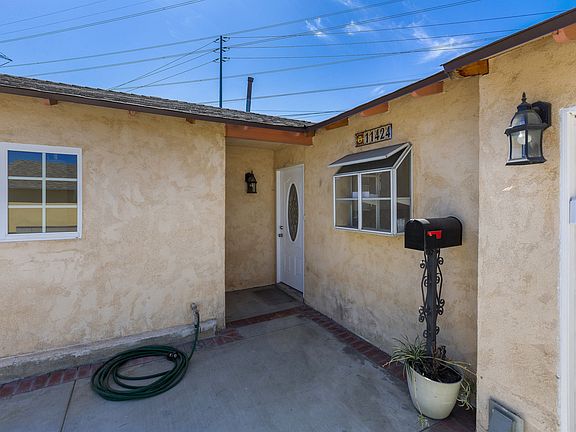 4th image of 11424 Linard St