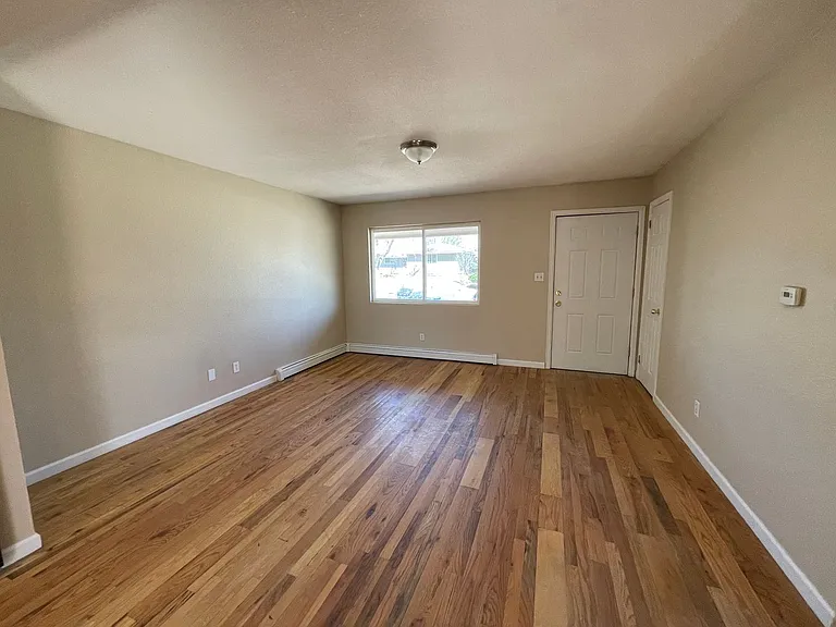 616 Zion Dr — Photo 4