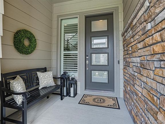 3rd image of 489 Meadowleaf Lane