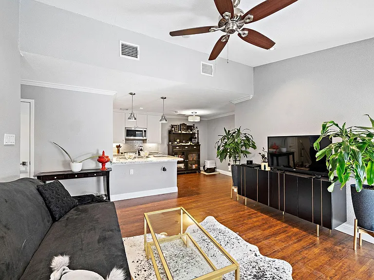 1818 Augusta Dr #6 — Photo 4