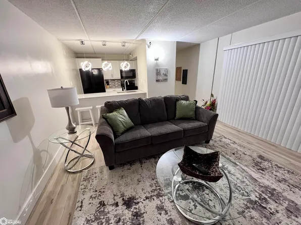 2700 N Shore Dr Unit 201, Clear Lake, IA 50428
