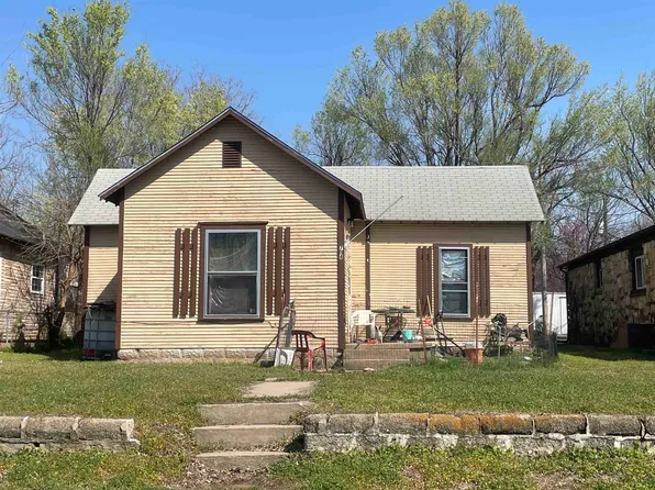 714 N 5th St, Arkansas City, KS 67005