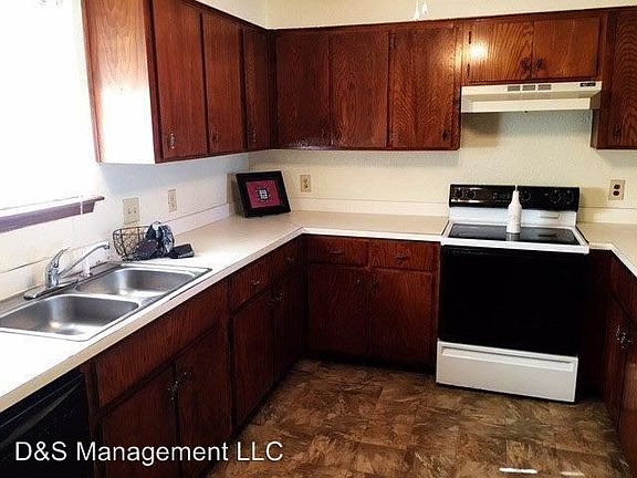 3rd image of 405 SW 93rd St