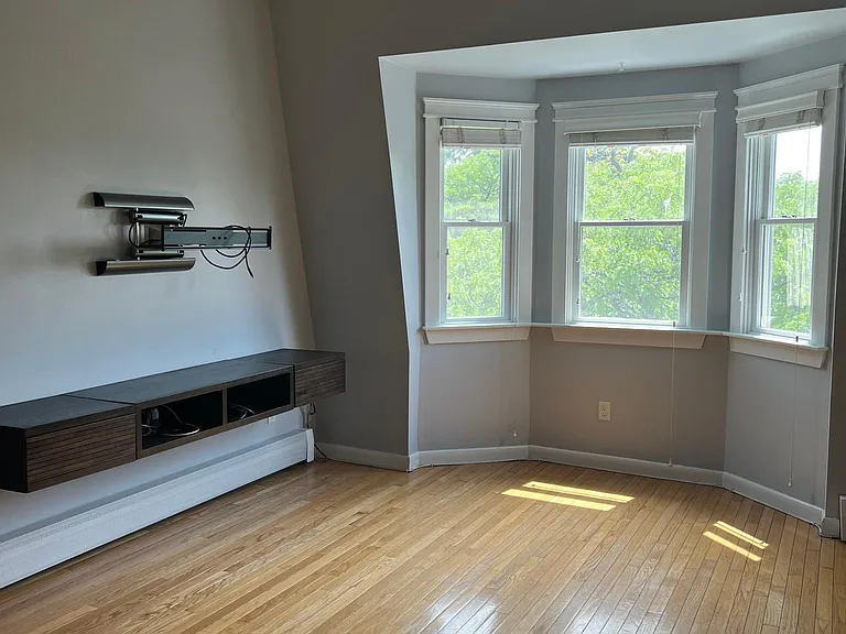 762 E Broadway #4 — Photo 6