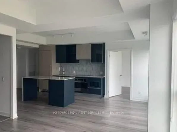 405 Dundas St W, Oakville, ON