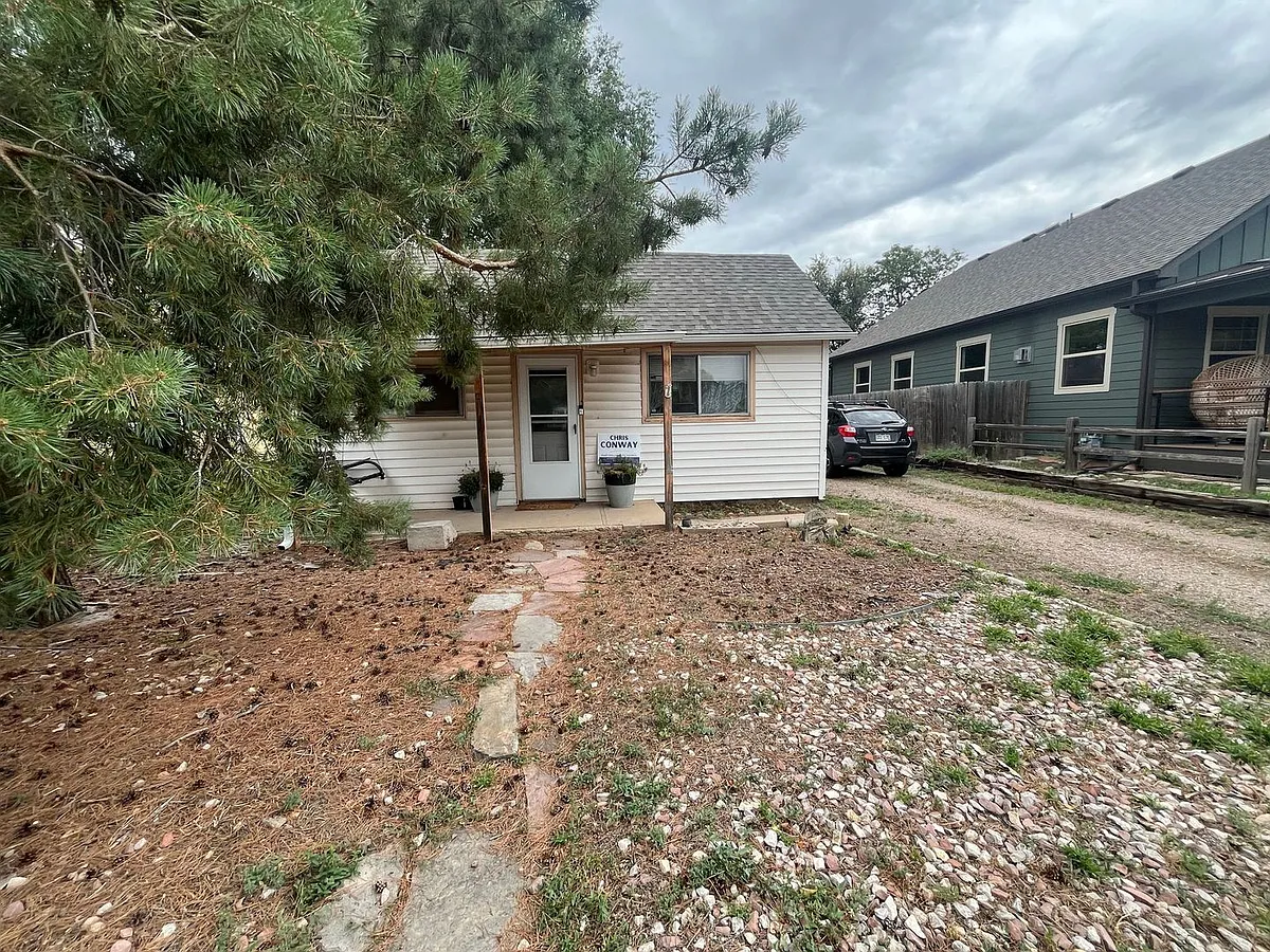 Building Photo - 208 2nd St