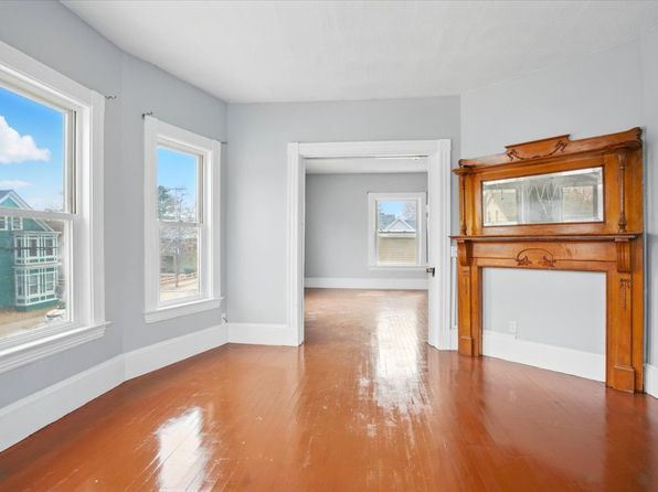 310 Turner St APT 2, Auburn, ME 04210