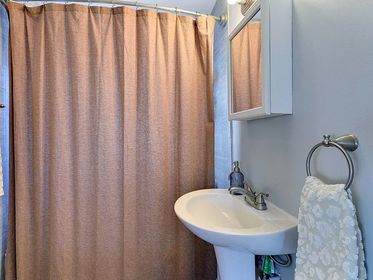 7331 Farmers Dr — Photo 18