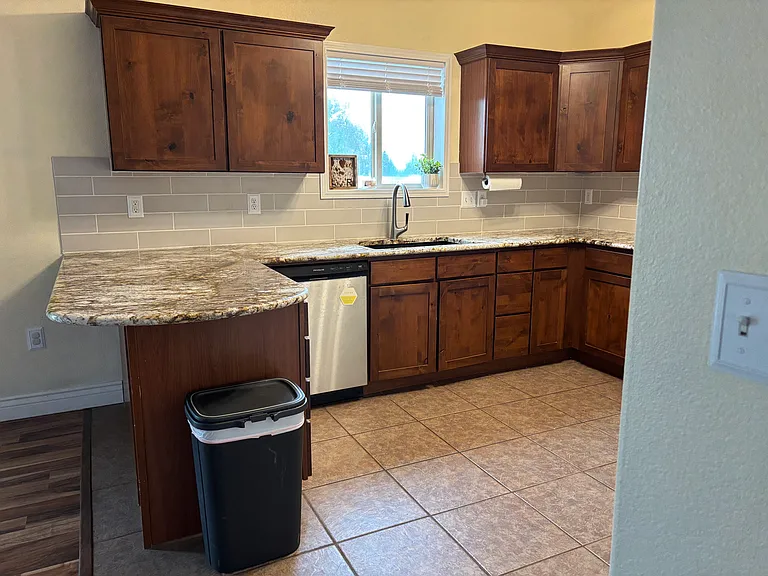 1806 W University Dr — Photo 3