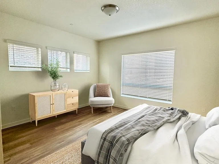 22025 NE HALSEY ST. — Photo 43