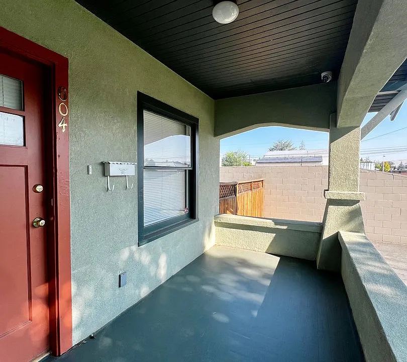 604 S 12th Ave