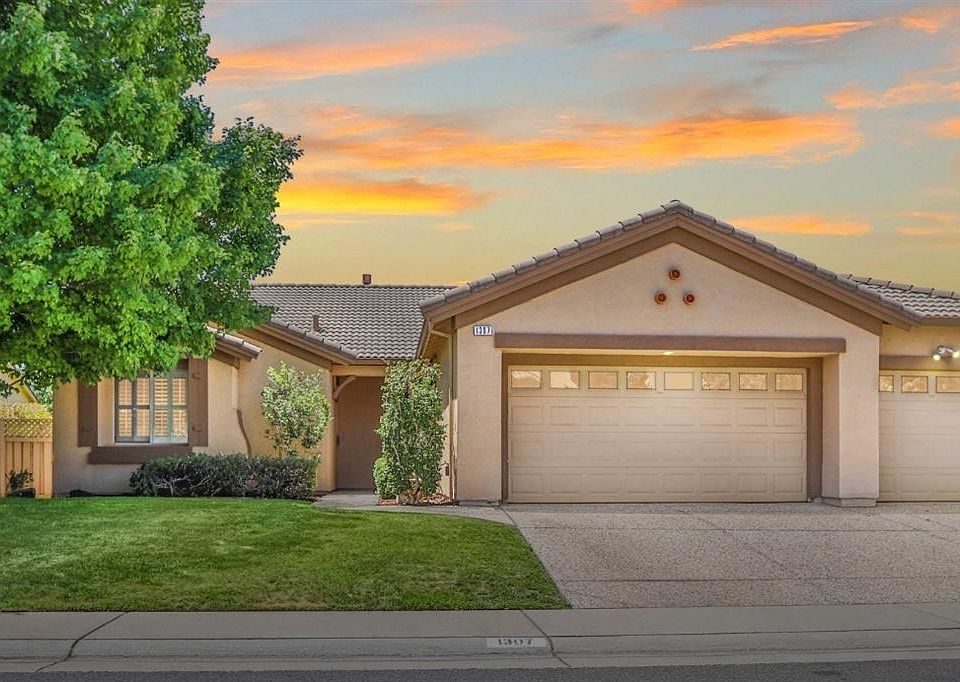 1st image of 1307 Rose Bouquet Dr