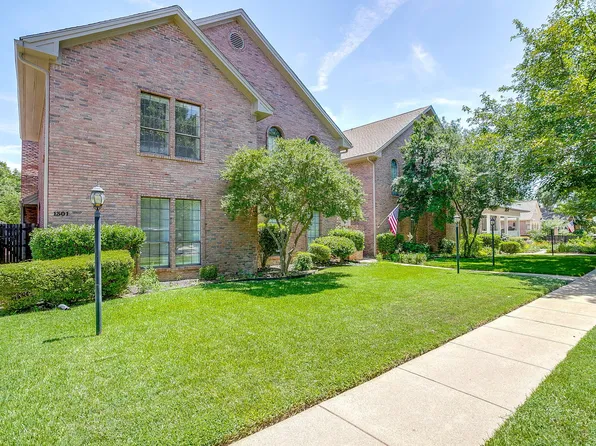 1301 Belle Pl, Fort Worth, TX 76107