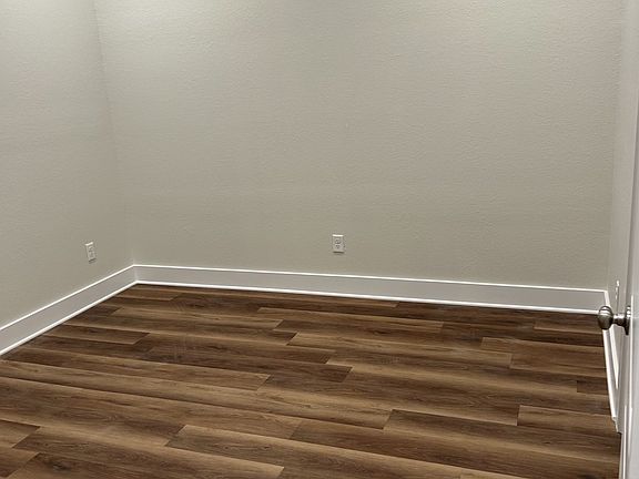4th image of 1212 Carolina St