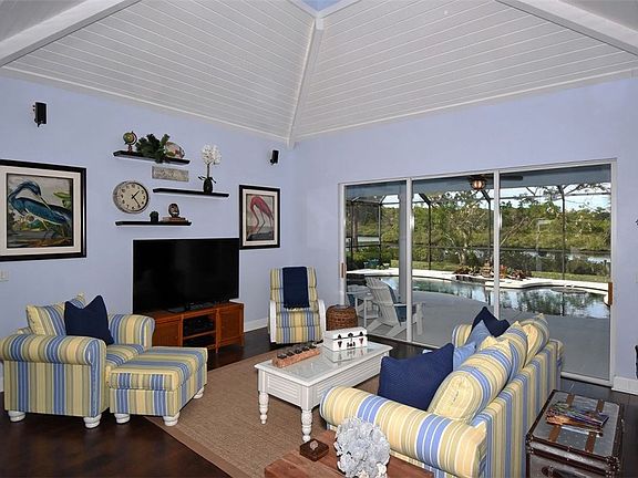 5th image of 870 Hillcrest Dr