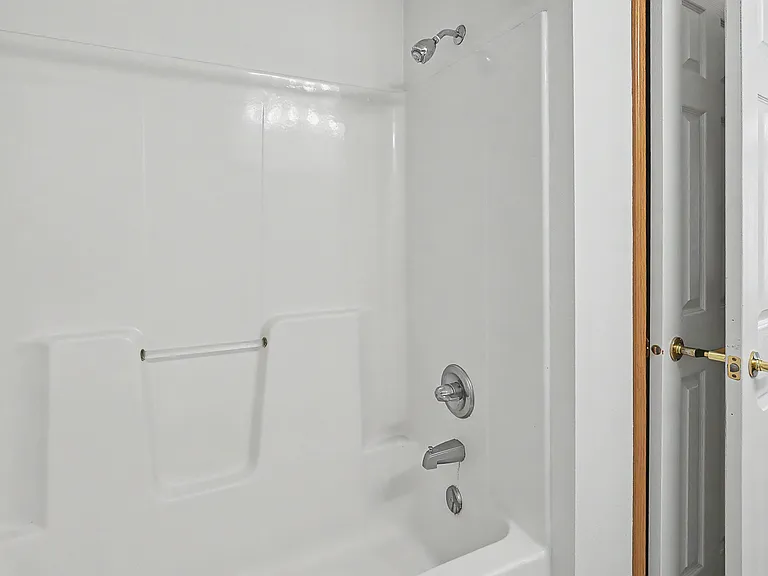 320 E 13th St #17 — Photo 6