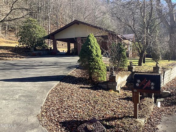 2nd image of 5610 Powell River Rd