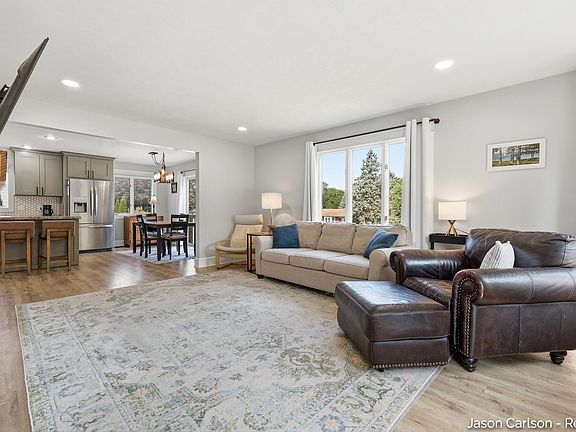 4th image of 3100 Beechcrest Dr