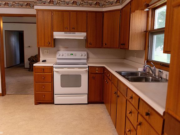 4th image of 706 NE 6th St