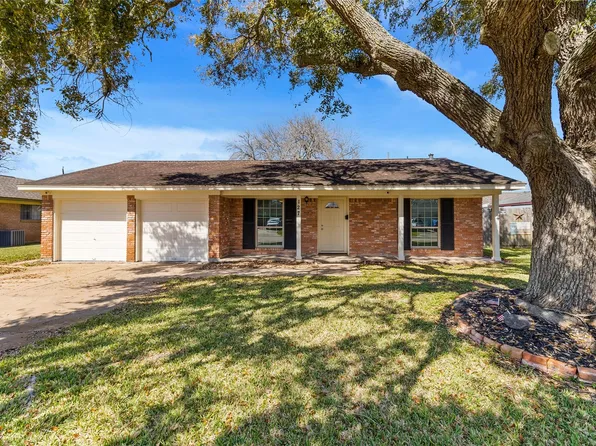 127 Talisman St, Lake Jackson, TX 77566