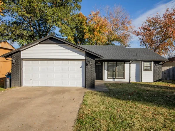 207 Jonathan Dr, Bentonville, AR 72712