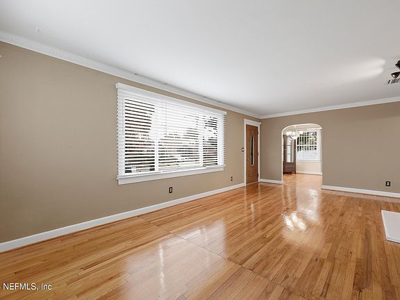 5th image of 182 W 61ST Street