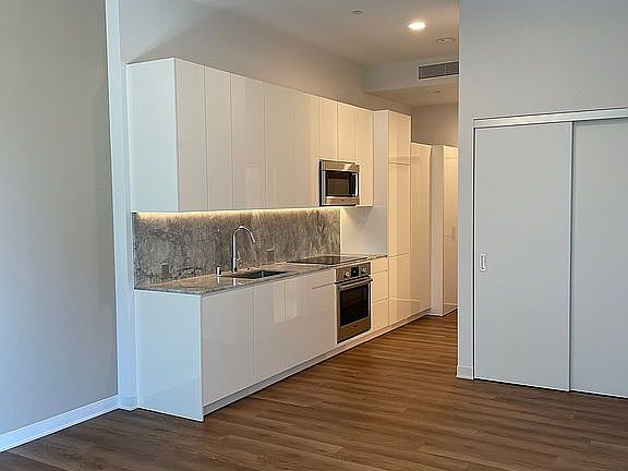 11 Ft Ceiling Heights