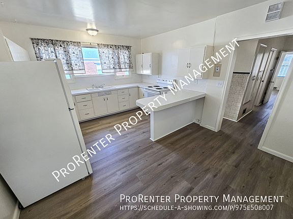 5th image of 2338 Van Buren Ave