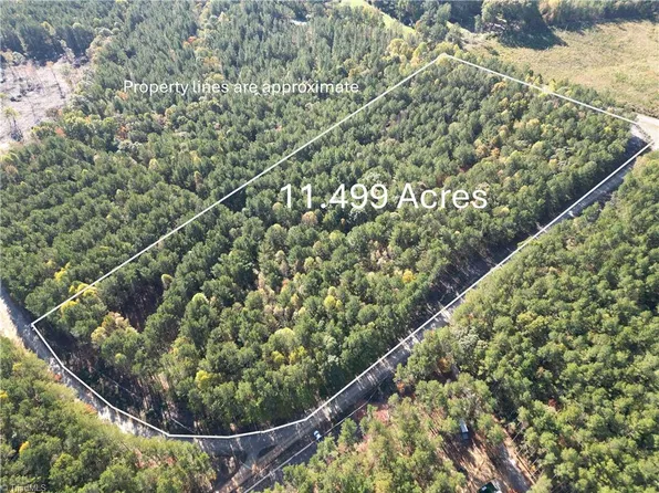 16 Woods Rd, Seagrove, NC 27341