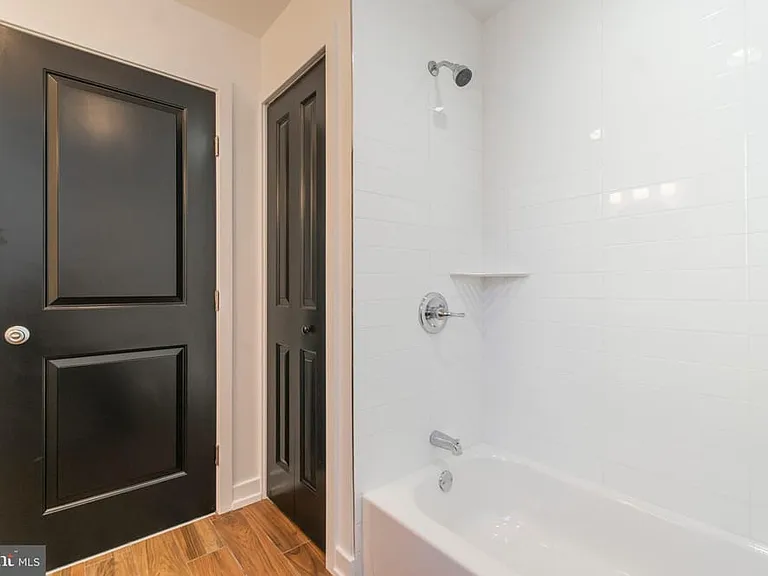 1319 McKean St — Photo 10
