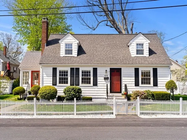 44 Bayview St, Weymouth, MA 02191