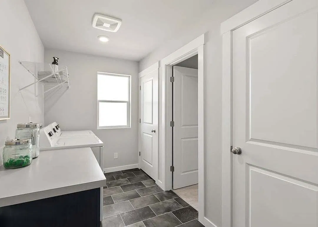 6 bed, 3259 sqft, $4,800 — Photo 3