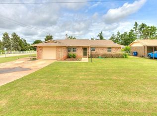 1074 N Hampton Rd, Harrah, OK 73045