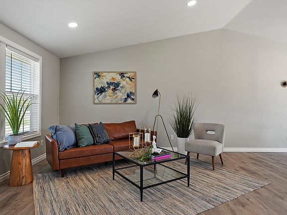 4th image of 4837 Hibiscus St