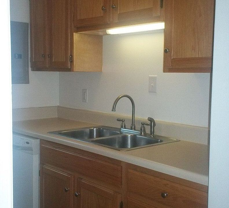 1st image of 817 Spencer Ct