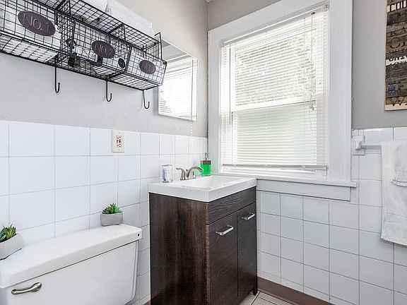 5th image of 4117 Charlotte St