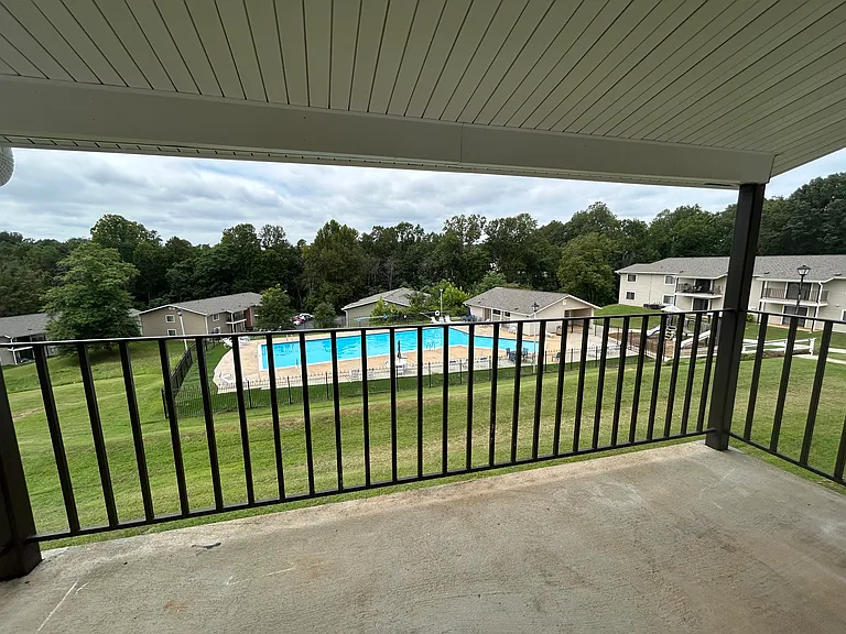 County Green Apartments — Photo 9