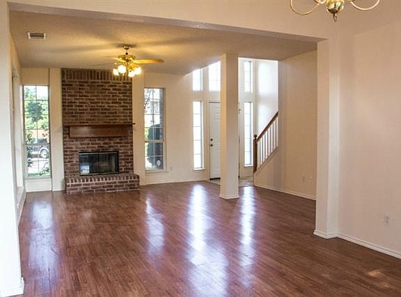 3rd image of 1355 Honeysuckle Ln