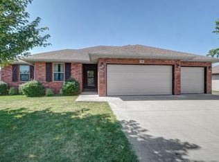 1206 E Fieldstone Dr, Ozark, MO 65721