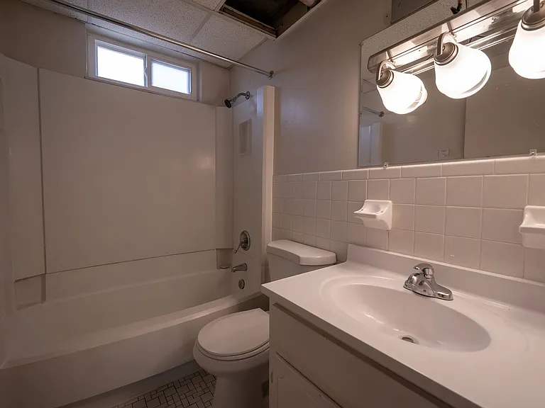 Allen Creek Apartments — Photo 37