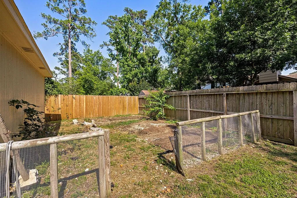 4 bed, 2.5 bath, 2262 sqft, $2,300 — Photo 3